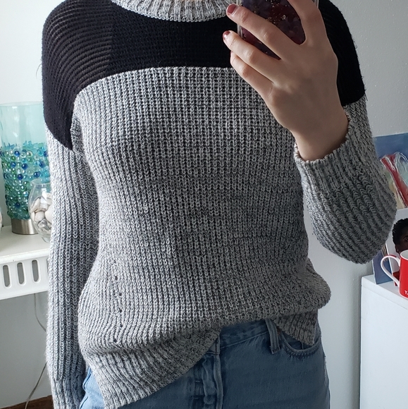 Small UO Color Block Sweater - Picture 2 of 2